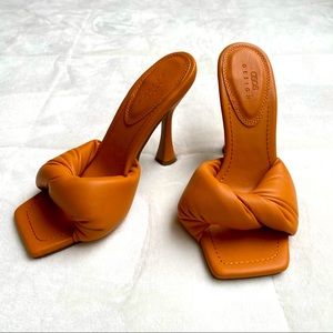 🔥NWOT ASOS Pumpkin Spice Flared Heels 5